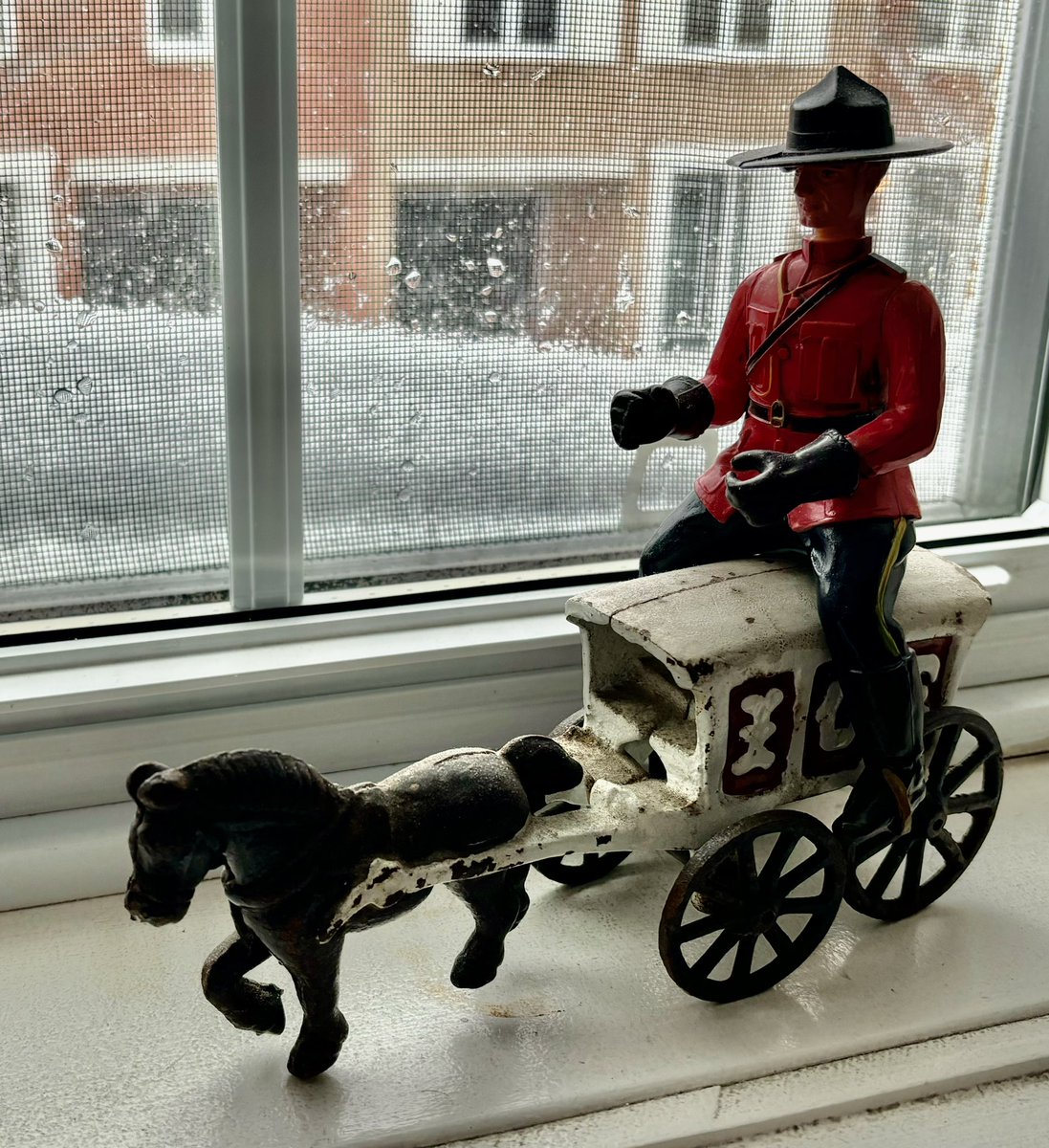 4sharpcornerz's tweet image. Let’s all celebrate our endless Canadian winter!