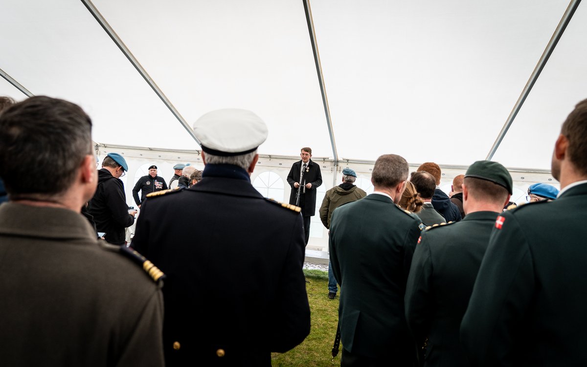 I dag deltog @troelslundp i Danske Veteraners reception for NATO's jubilæum. Her modtog ministeren Nordisk Veteran Medaljen for sin indsats for veteraner, og han sagde: 'Det er en stor ære at modtage medaljen. I har gjort en kæmpe forskel for DK. Hele Danmark skylder jer tak'🇩🇰🪖