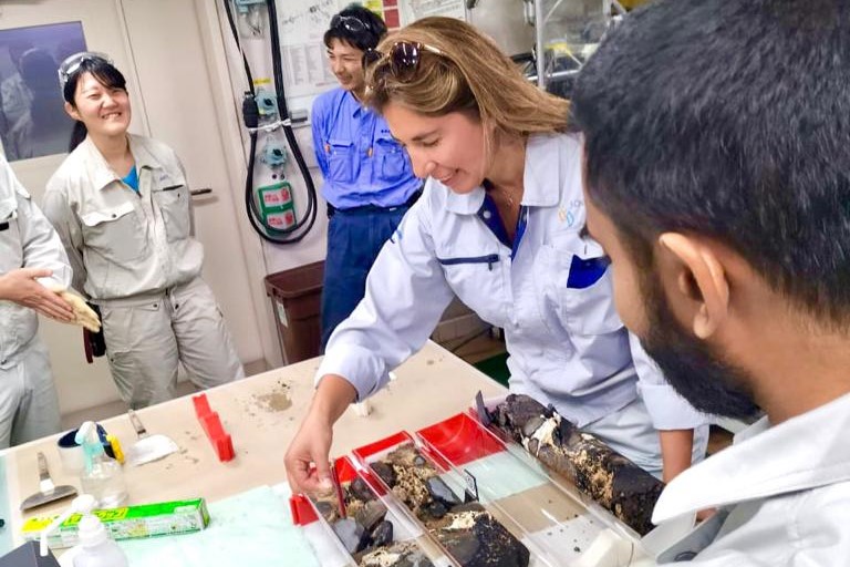 Investigadora del <a href="/Dgf_uchile/">Geofísica UChile</a>, Lucía Villar (<a href="/Lucia_GEOMAR/">Lucía Villar</a>), presentará trabajo realizado con el investigador de la <a href="/ucatolica/">Universidad Católica</a>, Gonzalo Martínez, sobre el monte submarino O'Higgins, objetivo clave para la minería submarina en #OceanDecade24📌uchile.cl/ig214560