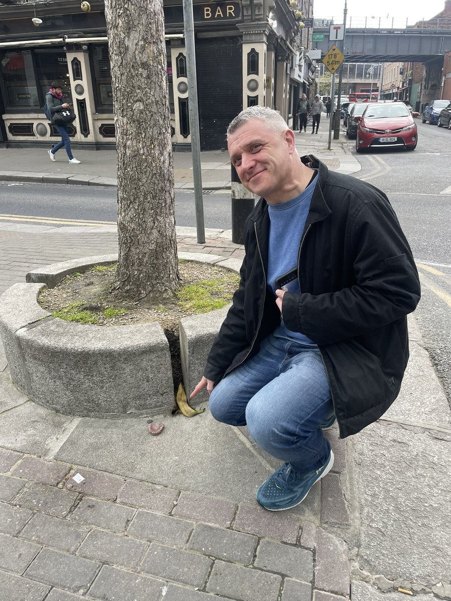 There is few who would willingly pose like this for a photograph……..But here is the ‘sidekick’ @noliver75 with his Talbot Street findings of a pair of dentures and a banana skin. 🤷‍♀️🤷‍♀️ @CrimeNicola 😀 🍌