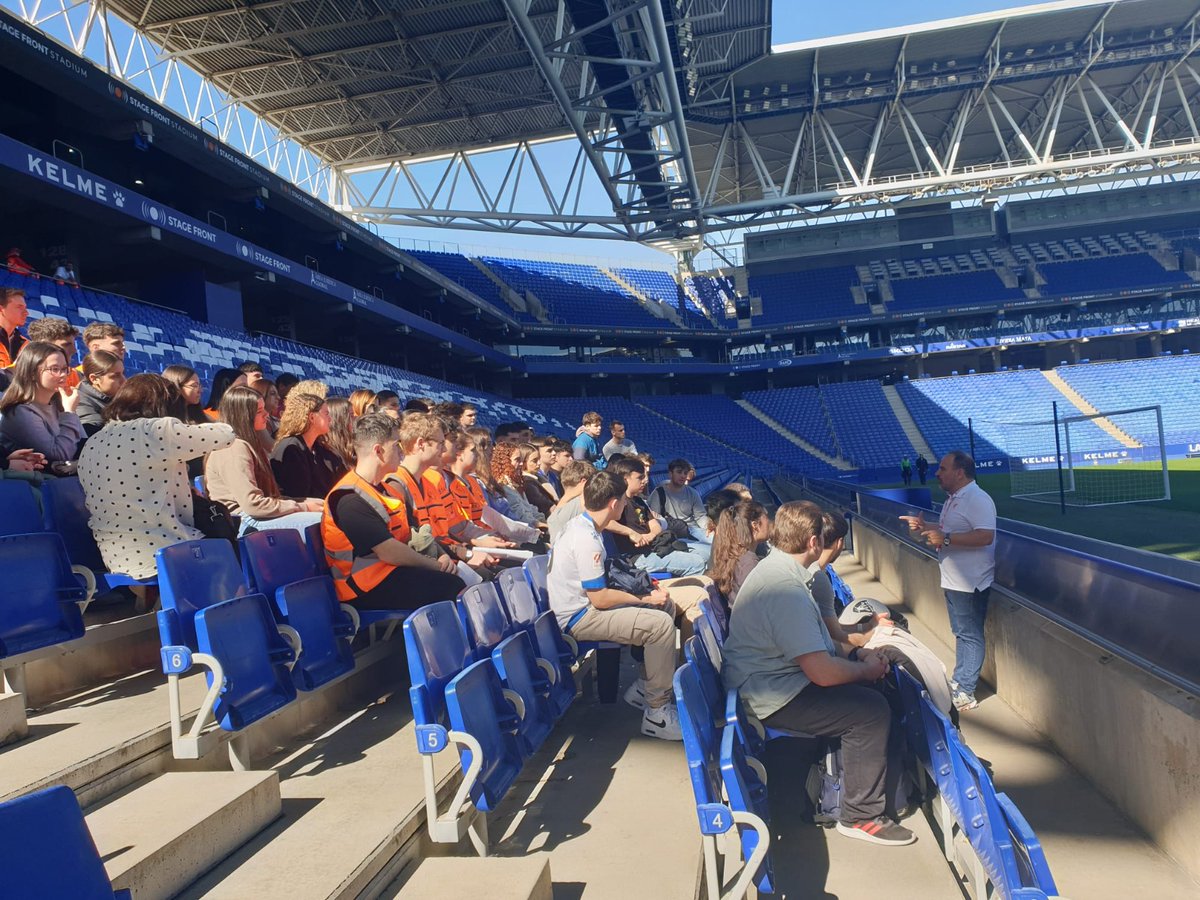 S'ha fet un simulacre a l'estadi <a href="/RCDEspanyol/">RCD Espanyol de Barcelona</a>, on hi ha participat els alumnes de Seguretat privada I del 2n curs amb la professora <a href="/AnnaAisaB/">Anna Aisa</a>