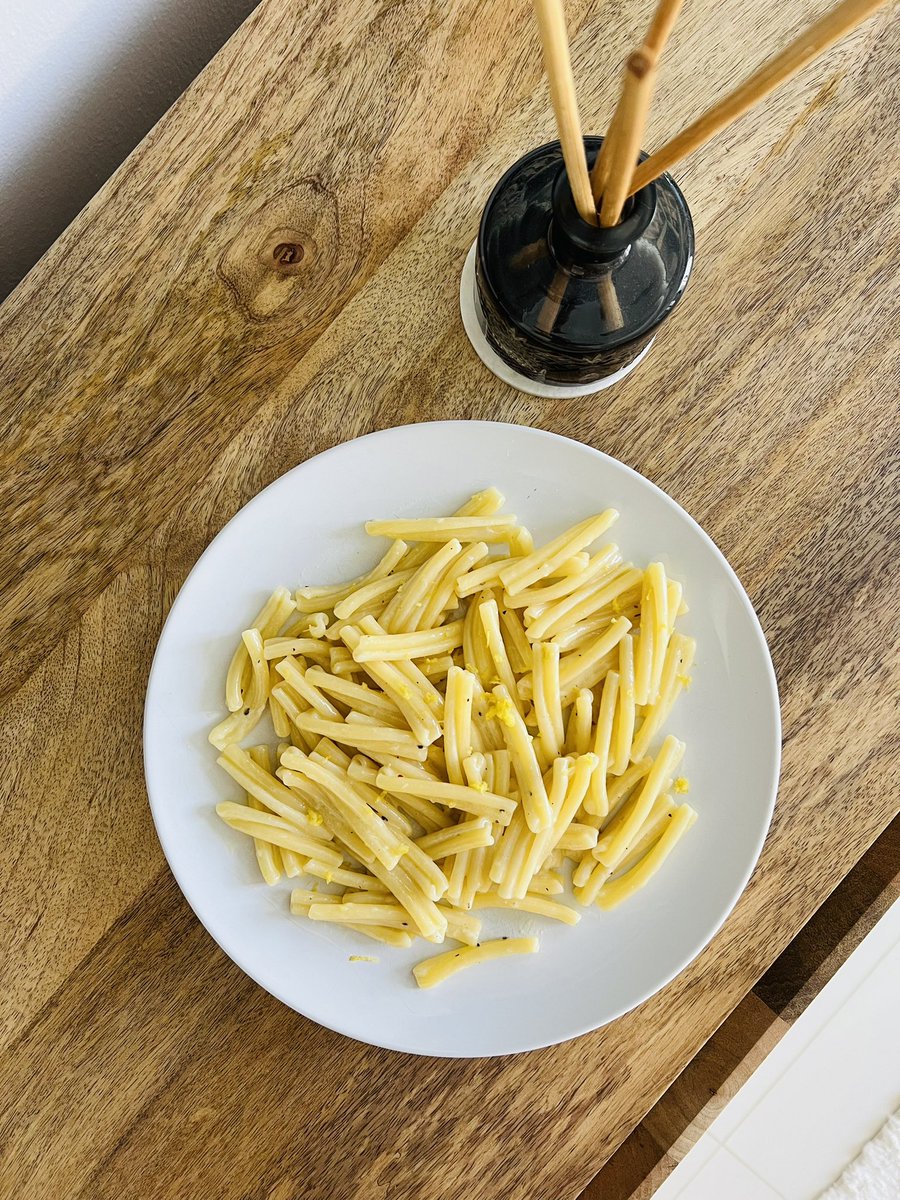 Caserecce burro 🧈 e limone 🍋 absolutely the perfect 👌 lunch! I wish I had cooked more 😂 Who’s coming for lunch? #foodie #Ilovecooking #KingOfPasta