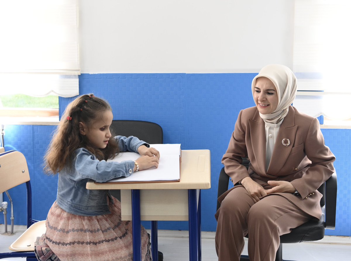 Aile ve Sosyal Hizmetler Bakanımız Sn. @MahinurOzdemir Göktaş’ın teşrifleri ile gerçekleştirilen ‘Aile ve Gençlik Fonu Evlenecek Gençlerin Desteklenmesi Projesi Eğitimi’ programına katıldık. Akabinde Onikişubat Gündüz Bakım, Rehabilitasyon ve Aile Danışma Merkezi'nde öğrenim