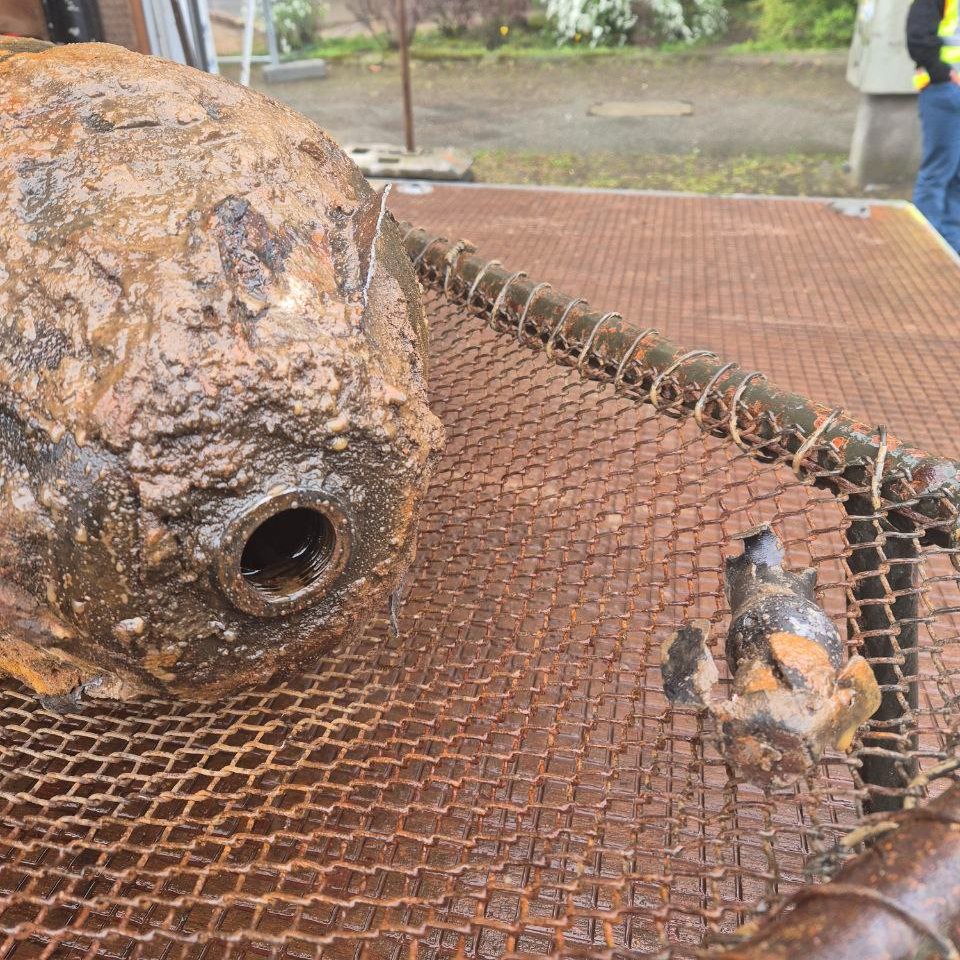 PolizeiBerlin_E's tweet image. Das war's.
Alle Sperrungen sind aufgehoben, und die #Weltkriegsbombe wird abtransportiert.
#Danke nochmal an alle unterstützenden Kräfte und an Sie für Ihre Geduld.
#LastTweet #Schmargendorf #b0404