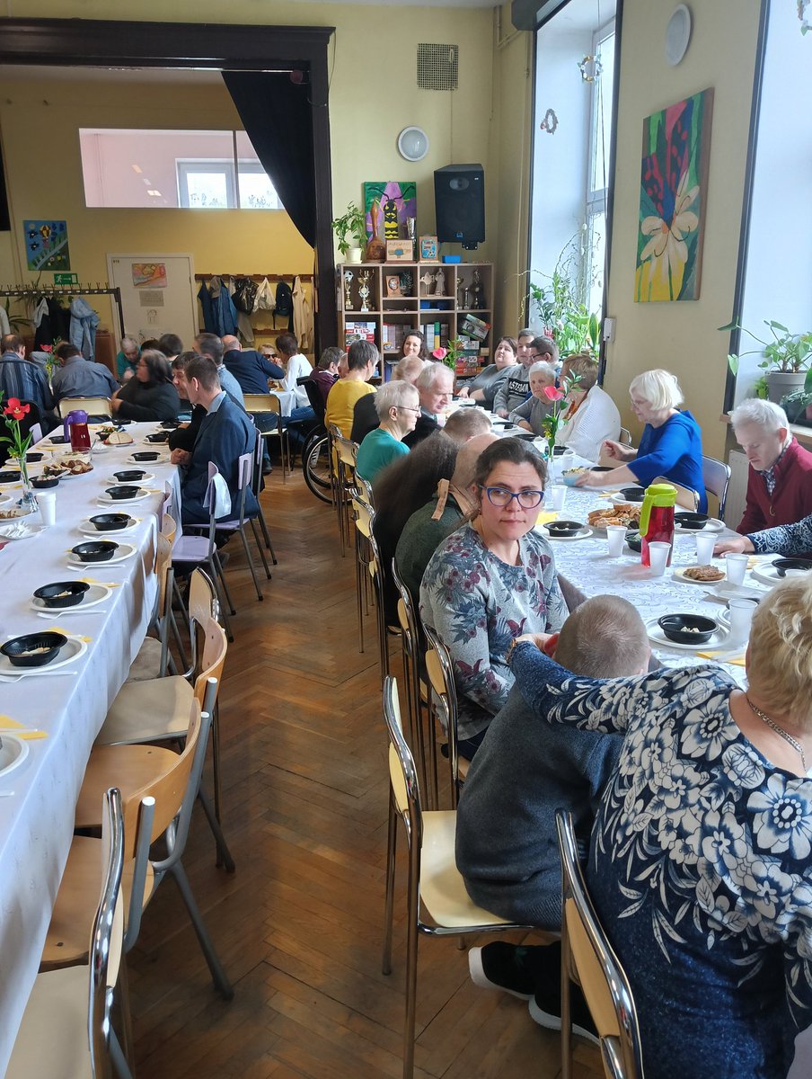 CalinskaMa's tweet photo. Dzisiejsze spotkanie wielkanocne z podopiecznymi w Fundacji im. Staszka Jabłonki Nasz Dom. Wiele życzeń zdrowia, miłości i nadziei dla podopiecznych ale też  rodziców i opiekunów.Dziękujemy za słowo Boże wypowiedziane przez ks. Proboszcza Wiesława Karasia. Wzruszająca atmosfera. https://t.co/Fa09C21wkv