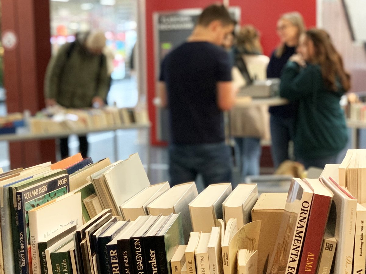 UB Bielefeld (Archiv) (@ub_bi) on Twitter photo Verpasst nicht unseren #Bücherflohmarkt in der Uni-Halle der <a href="/unibielefeld/">Bielefeld University</a> am 11. April! 📚🛒 Von Belletristik bis hin zu Sachbüchern ist für alle etwas dabei. Los geht's um 10 Uhr. Alle Bücher kosten zwischen 50 Cent und 2 EUR. Details: blog.ub.uni-bielefeld.de/?p=13096 Verpasst nicht unseren #Bücherflohmarkt in der Uni-Halle der <a href="/unibielefeld/">Bielefeld University</a> am 11. April! 📚🛒 Von Belletristik bis hin zu Sachbüchern ist für alle etwas dabei. Los geht's um 10 Uhr. Alle Bücher kosten zwischen 50 Cent und 2 EUR. Details: blog.ub.uni-bielefeld.de/?p=13096