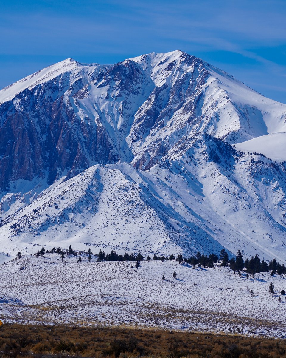 Sierra Nevada Gem: Mammoth Lakes, California—uncover outdoor adventures in this picturesque mountain town. #travelinspo #inspirationoftheday #dailydrop #dailyinspiration #photooftheday #traveltips #naturephotography #tripideas