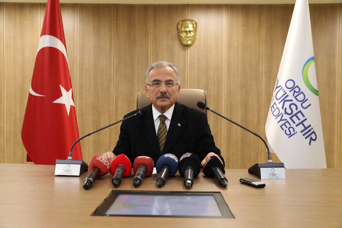 Ordu halkının sandıkta gösterdiği iradeyi çalabileceğini zanneden, seçim sürecinde asılsız tüm yalanları tarafımızca çürütülen, kendisi ile alakalı sormuş olduğumuz sorulara halâ yanıt veremeyen malum şahıs yine kaybetti.

19 ilçemizin tamamında yaptığı itirazlar neticesinde
