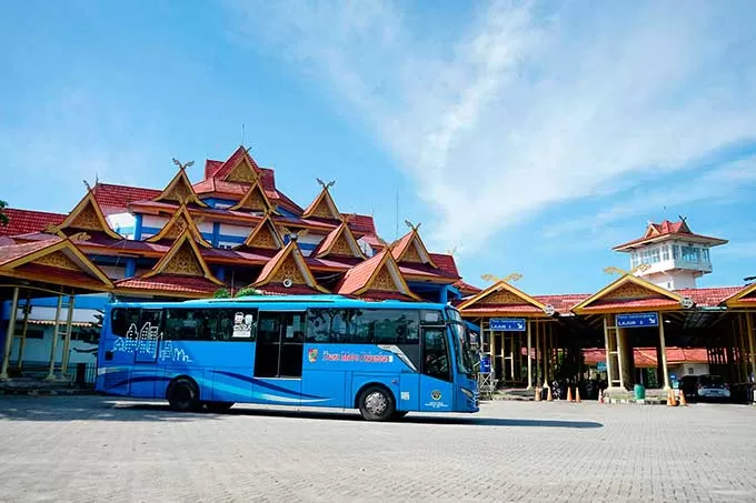 Kini menuju terminal bus antarkota jadi lebih mudah karena sudah lebih dari 30 terminal bus antarkota terkoneksi dengan bus perkotaan (BRT dan NBRT), lho! Bahas Bus telah merangkumnya untuk kalian di tautan berikut: docs.google.com/spreadsheets/d… Selamat ngebis teman-teman!