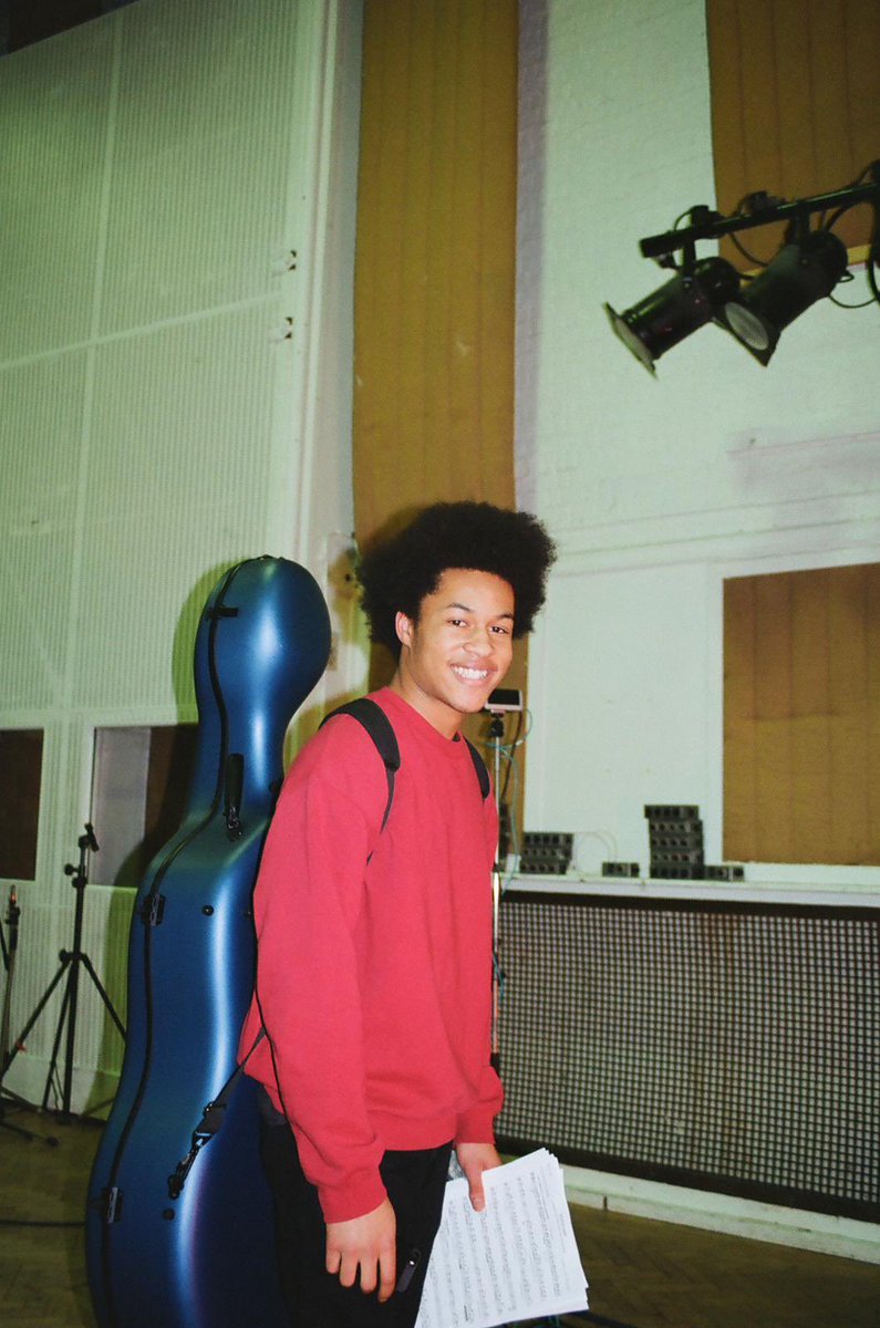 Wishing @ShekuKM a very happy birthday! 🎈🎂 Here’s a throwback to 18 year old Sheku at Abbey Road Studios