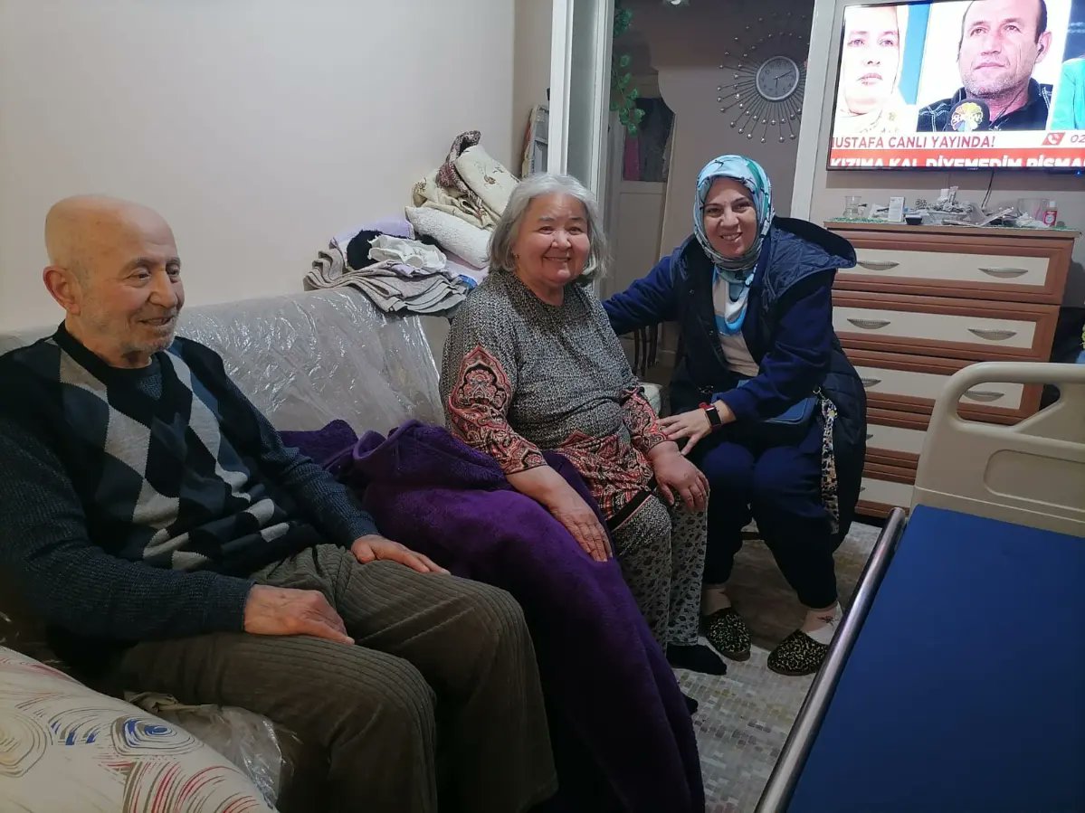 AkPartiGngren's tweet photo. Ramazan ayında ailelerimize ziyaretlerde bulunmaya devam ediyoruz.

@osmannnurika
@dvrnyalcinkaya

#yenidengüngören https://t.co/YYJM4e06aw