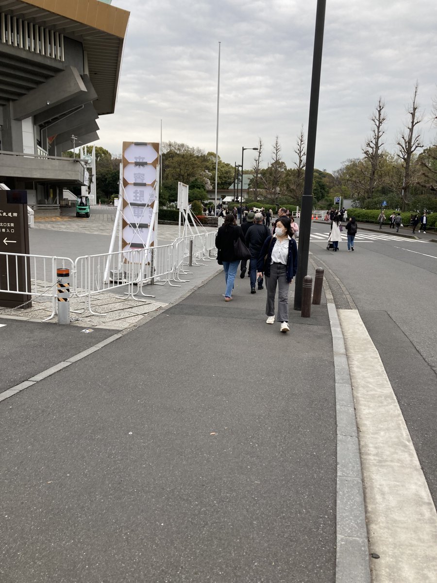 The day I casually walked past Bono in Tokyo while looking at the cherry blossom (hard to tell from the pic, but he's the guy in the middle of the group in the green, backwards hat). @U2