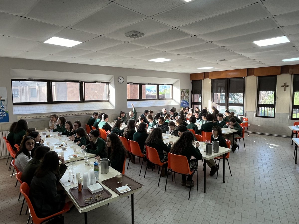 Pablo Suárez Fernández (@fet_ov_pablo_) on Twitter photo Hoy nos hemos juntado los 1ºESO para irnos a desayunar durante la formación <a href="/FET_Oviedo/">Colegio Santa Teresa de Jesús - Oviedo - FET</a> 🥛🍈 con la intención de seguir fomentando unos buenos hábitos saludables desde bien pequeños 🏃♀️🏃🏻 Hoy nos hemos juntado los 1ºESO para irnos a desayunar durante la formación <a href="/FET_Oviedo/">Colegio Santa Teresa de Jesús - Oviedo - FET</a> 🥛🍈 con la intención de seguir fomentando unos buenos hábitos saludables desde bien pequeños 🏃♀️🏃🏻