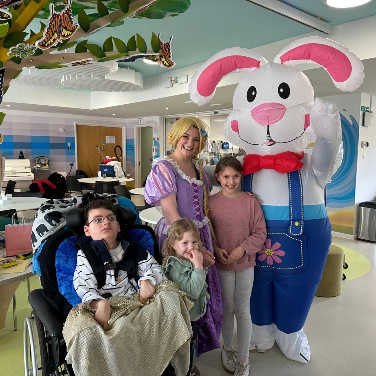 Just when we thought the Easter fun was over...We had a lovely visit from the Easter Bunny and Rapunzel, which included a multi-sensory session with Beth from The Mini Movement 🌈 #EasterBunny #ChildrensHospice #Sensory #SensorySession