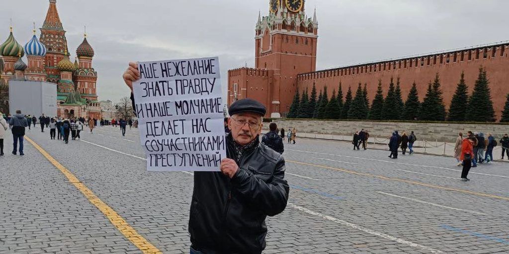 Today is the 71st birthday of Oleg Orlov from Memorial. He is in prison, because he tells the truth about Putin and the war against Ukraine - even on the Red Square. All the best and heartily wishes to Oleg. May he soon be free again!