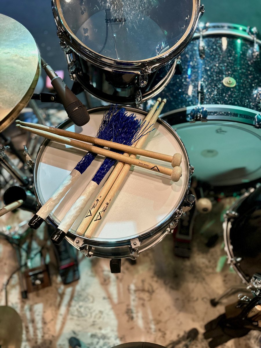A variety of tools in your stick bag will keep you ready for any musical turn, both live and in the studio. @Wilsondrums used @vaterdrumsticks Sugar Maple 5Bs, Little Monster Brush and Sizzle Stick Mallet all on the same session. Expand your stick bag at Vater.com