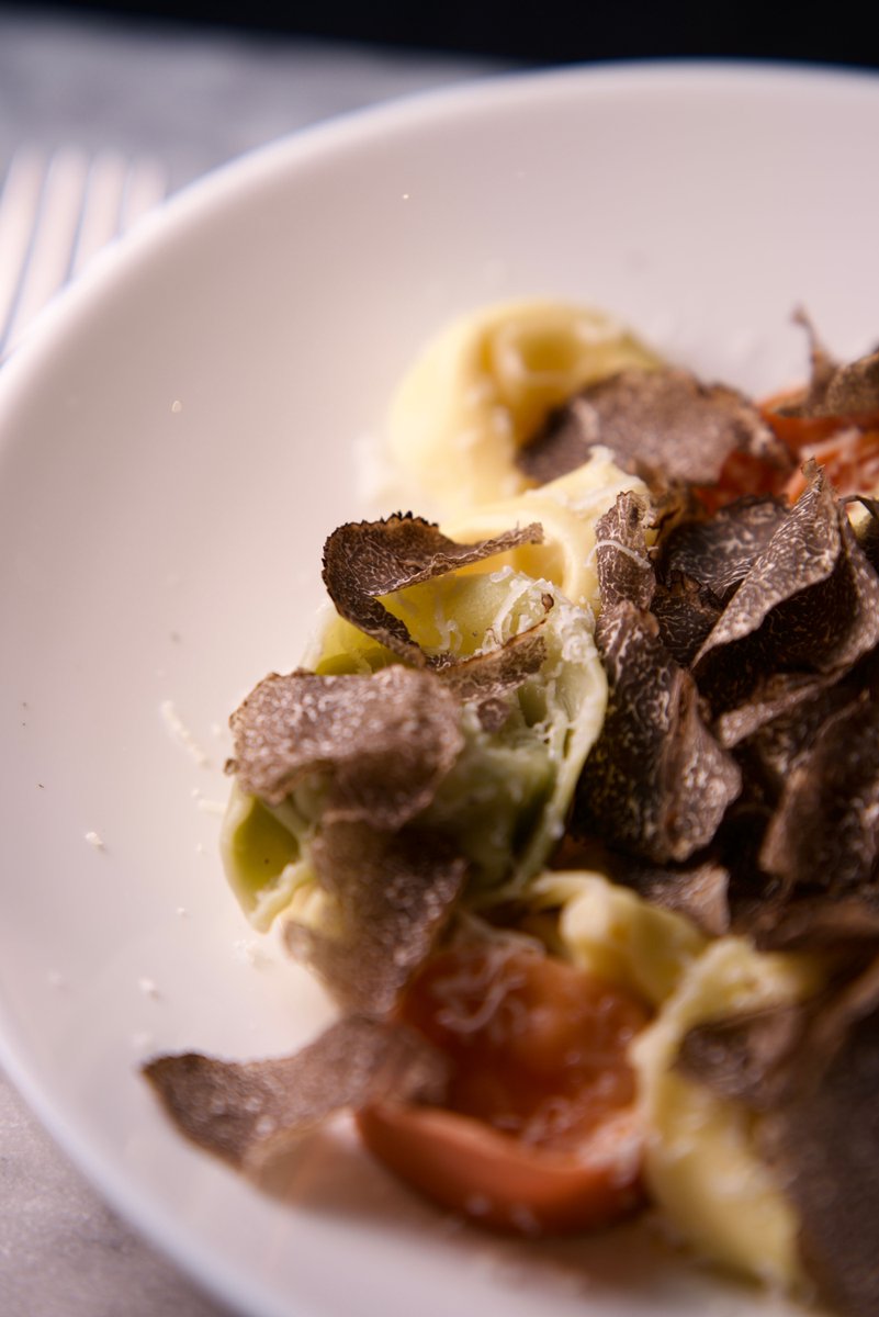 UrbaniTruffles's tweet image. At Urbani, we believe cooking is an artform. Let the plate be your canvas that you paint with truffle. 

#cheflife #chefselection #foodinsta #foodienyc #pastalover #trufflepasta #italianstyle #restaurantfood #luxuryfood #truffle #trufflelover