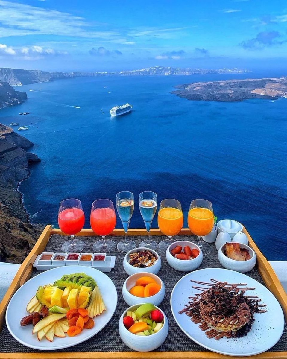 viewsoff's tweet photo. breakfast in Greece. https://t.co/s1M3ijIyhH