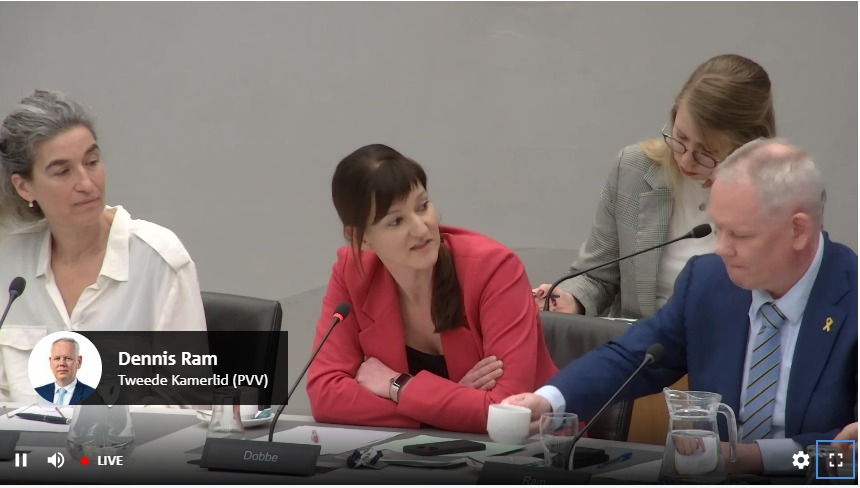 Het debat over NL mondiale gezondheidsstrategie @BuHa_OSTK is gestart. <a href="/Danielle_H_BE/">Danielle Hirsch</a> &amp; <a href="/sarahdobbe/">Sarah Dobbe</a> benadrukken het belang van seksuele &amp; reproductieve gezondheid &amp; rechten en vragen zich terecht af hoe de strategie uitgevoerd kan worden na alle bezuinigingen. #GlobalHealth