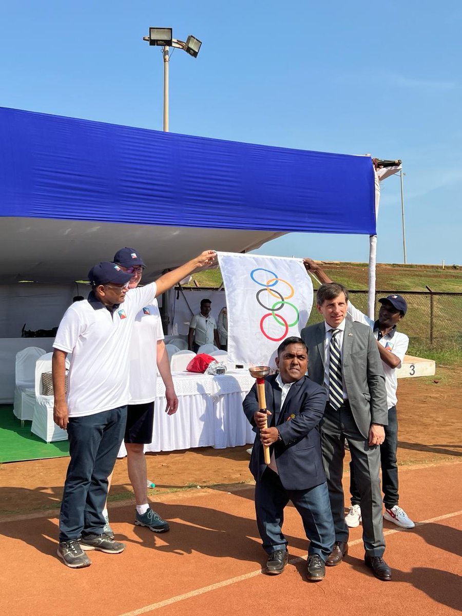 CG @SereCharlet attended today the 🇫🇷 International School’s ‘Olympic & Paralympic Games’ Day in the presence of 🇮🇳 champion Mr. Mark Dharmai 🏃🏸 in #Mumbai. He underlined the upcoming #Paris2024 & motivated the students to practice sports & games regularly.