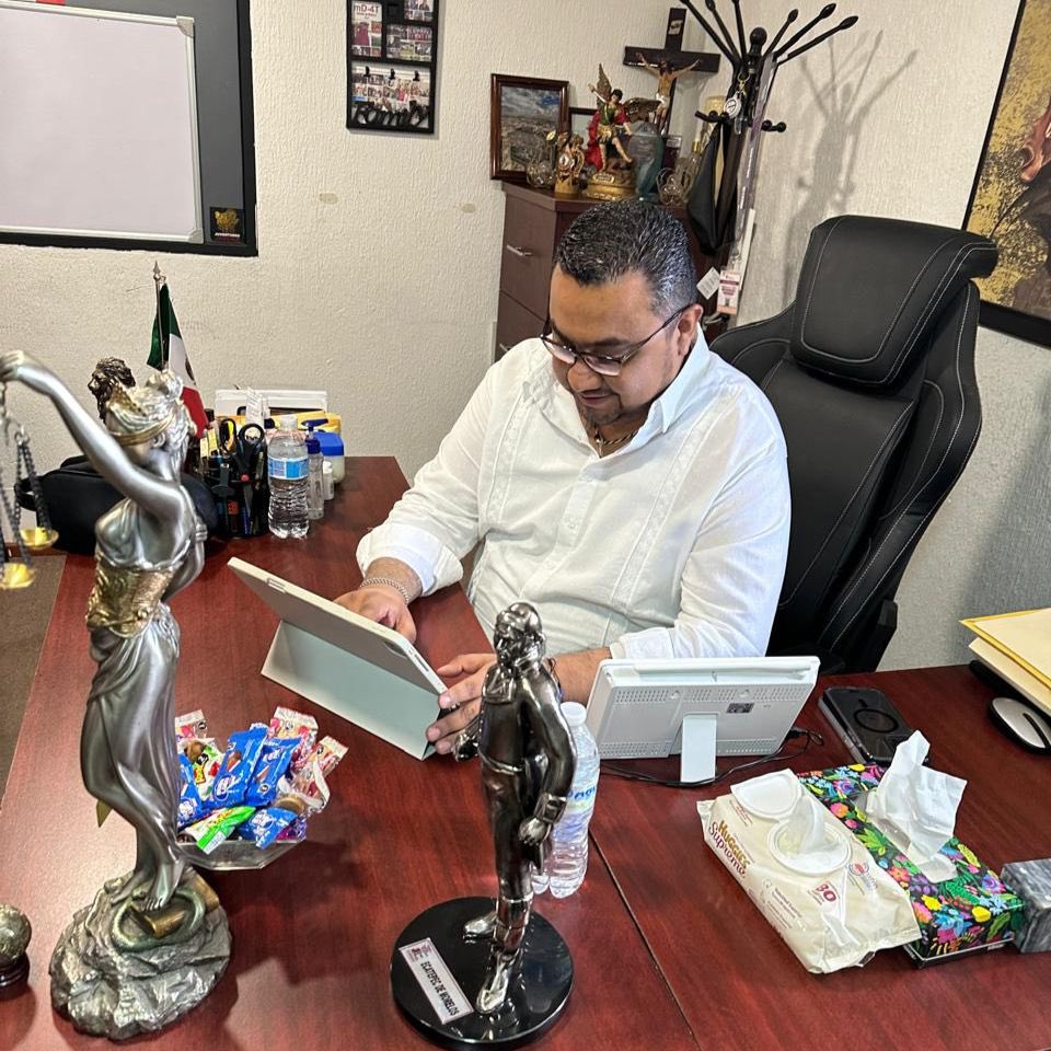 ErnestoEcatepec's tweet photo. #EsPorEcatepec| Buenos días vecinos, vecinas.
Hoy nos toca arrancar la jornada con un poco de trabajo de escritorio, para más tarde salir a territorio como parte de nuestra política cercana a la gente.
#ErnestoSantillan #GobiernoDeEcatepec #Trabajo
#Productividad #Crecimiento https://t.co/ZK2Kl1WJYj
