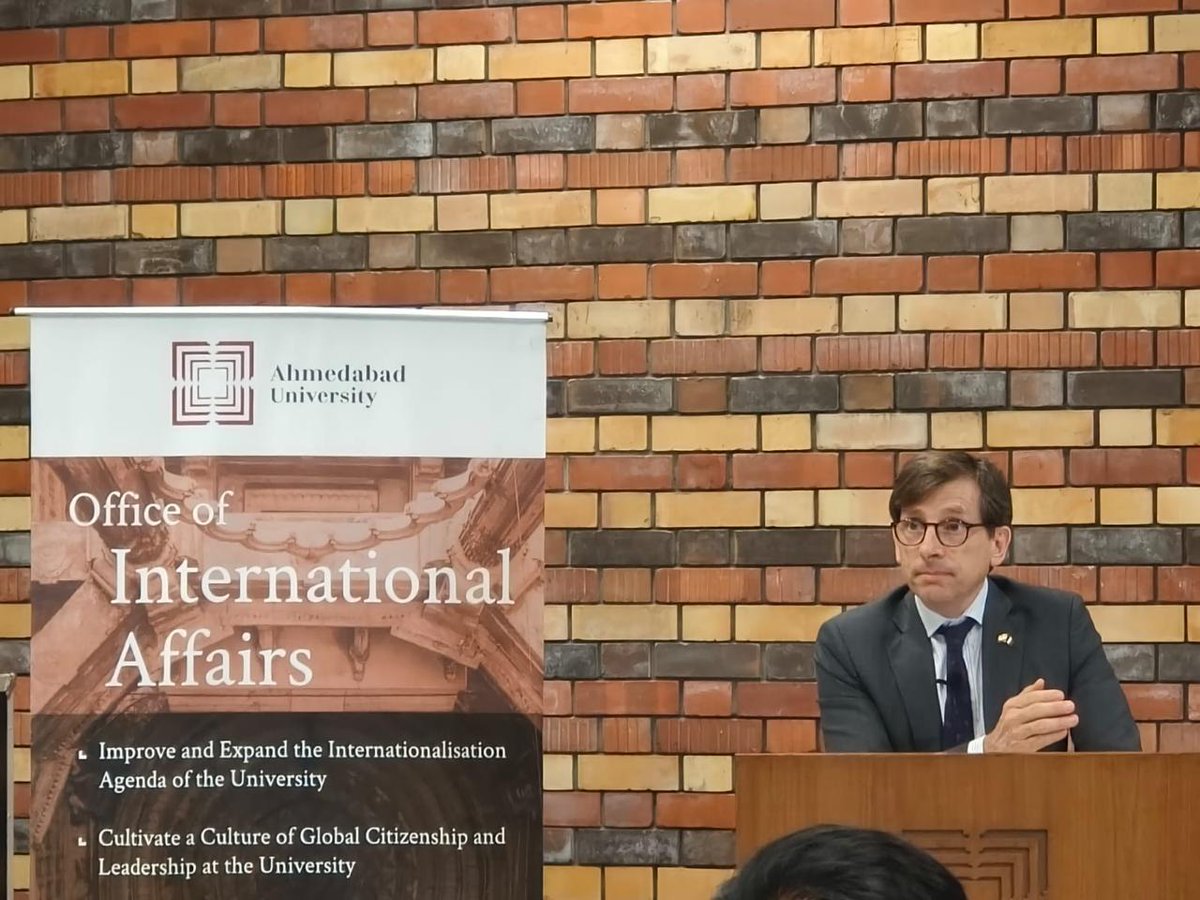 CG @SereCharlet addressed a conference to the students of @AhdUniv on #multilateralism, its history & the attacks against it. @UN, despite all the criticism, is a key & irreplaceable actor for peace & global development. 🇫🇷 & 🇮🇳 are actively partnering in multilateral foras.