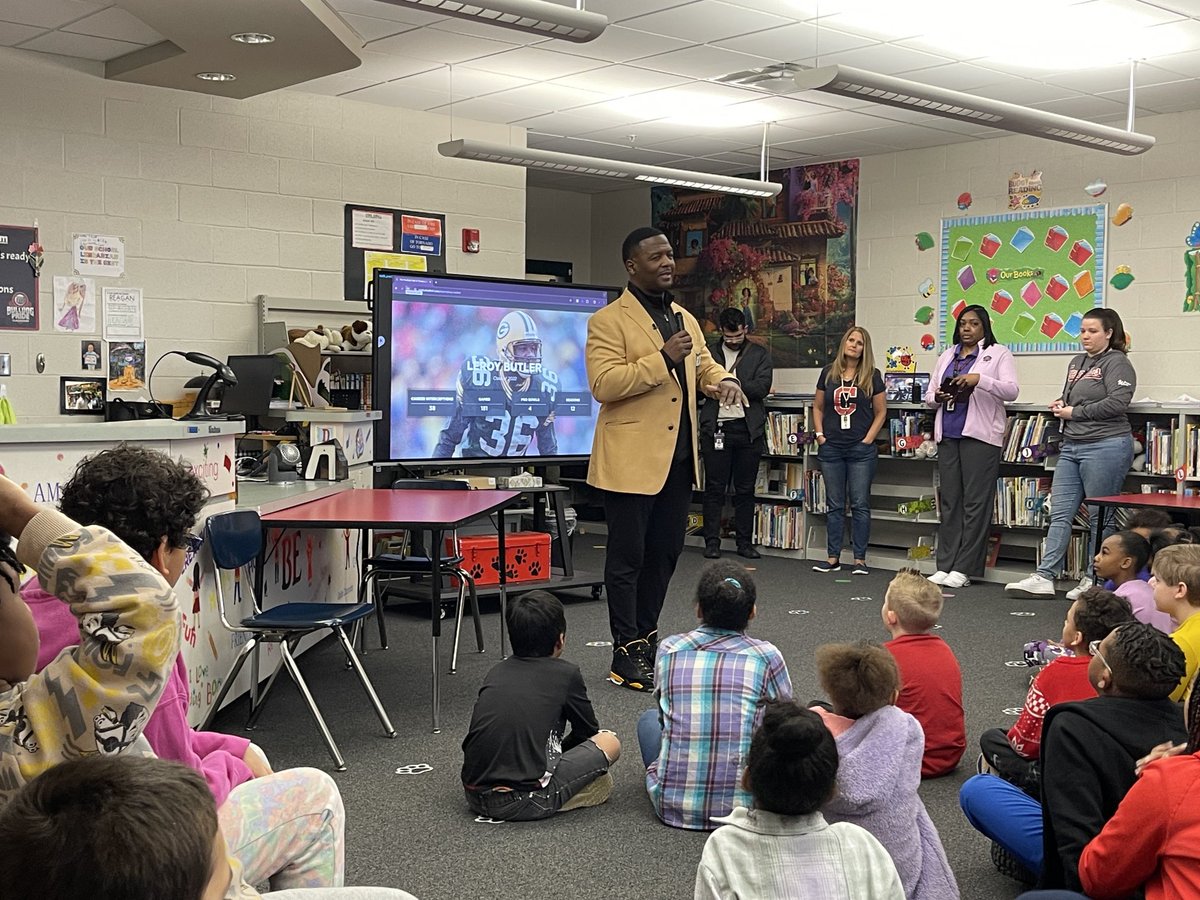 We are happy to have ⁦<a href="/ProFootballHOF/">Pro Football Hall of Fame</a>⁩ enshrinee LeRoy Butler at Gibbs telling 3rd graders about his inspiring life and how he overcame big challenges.