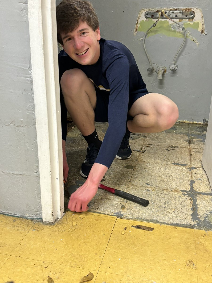 chccampusmin's tweet photo. Our building &amp; restorations projects are back in full swing on this rainy Thursday here in Homeatead! We are proud of the progress we have made in renovating the student bathrooms. Stay tuned for more of our efforts to assist the La Salle Educational Center! #boundlessbrotherhood https://t.co/FUq2weNEWG