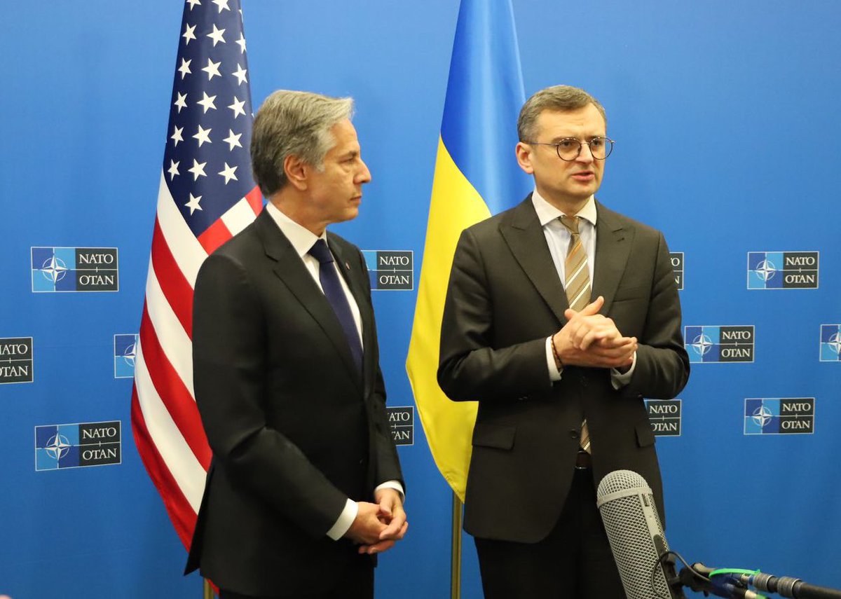 I was pleased to meet with @SecBlinken in Brussels to express my gratitude to the United States for all of its assistance to Ukraine since the start of Russia’s full-scale aggression. I briefed Secretary Blinken on Russia's increased air terror against Ukrainian cities and…