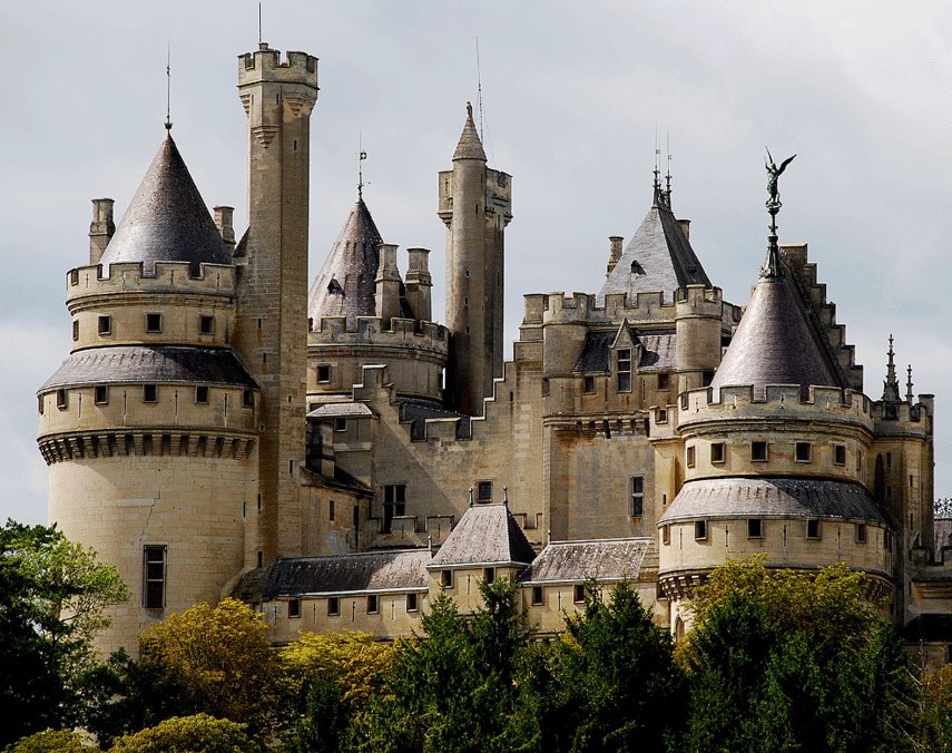 husafell_stone's tweet photo. ChΓ’teau de Pierrefonds, Oise, France
At end of 14th century, Louis dβOrlΓ©ans, son of Charles V and younger brother of Charles VI, begins construction of this monumental work of medieval military architecture. It will take less than 10 years to build.
#castletocastle https://t.co/v4gJeo0QsH