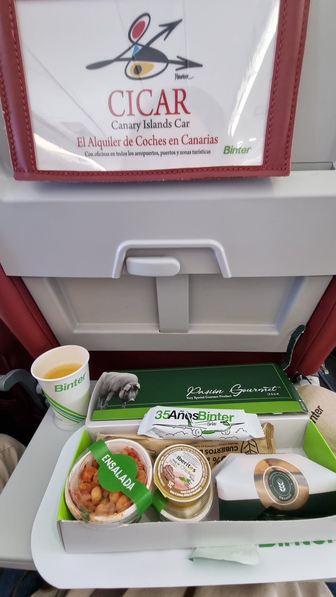 Volar con <a href="/BinterCanarias/">Binter</a> a Madrid, es "un volar muy canario". Enhorabuena <a href="/BinterCanarias/">Binter</a> por los 35 años ofreciendo buena #experienciadelcliente, #CX .Gracias!