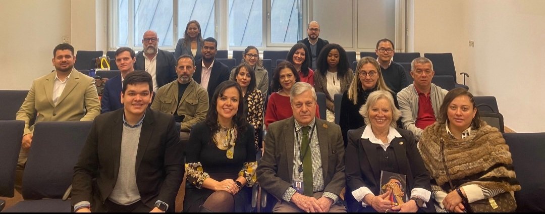 He recibido en el Parlamento Europeo a @ppmigraciones, un grupo con mucho entusiasmo que trabaja día a día desde el @ppopular para llevar a cabo acciones de integración y soluciones reales para los nuevos ciudadanos españoles.