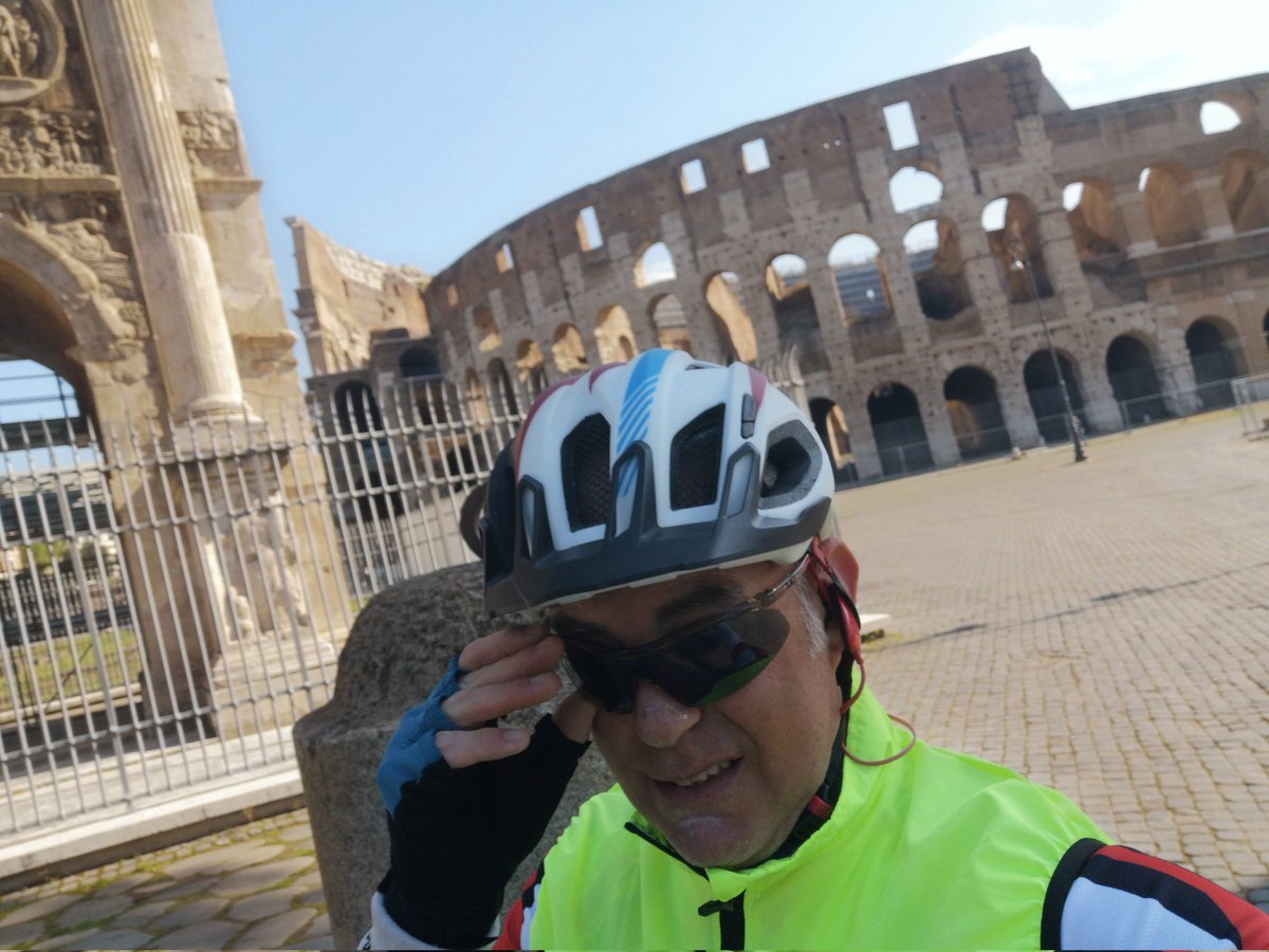 Qui ero andato in bici a Monaco di Baviera per un evento organizzato dal <a href="/MiC_Italia/">Ministero della Cultura</a> .
Grazie Ministro San Giuliano
#Sangiuliano #ministro #politica