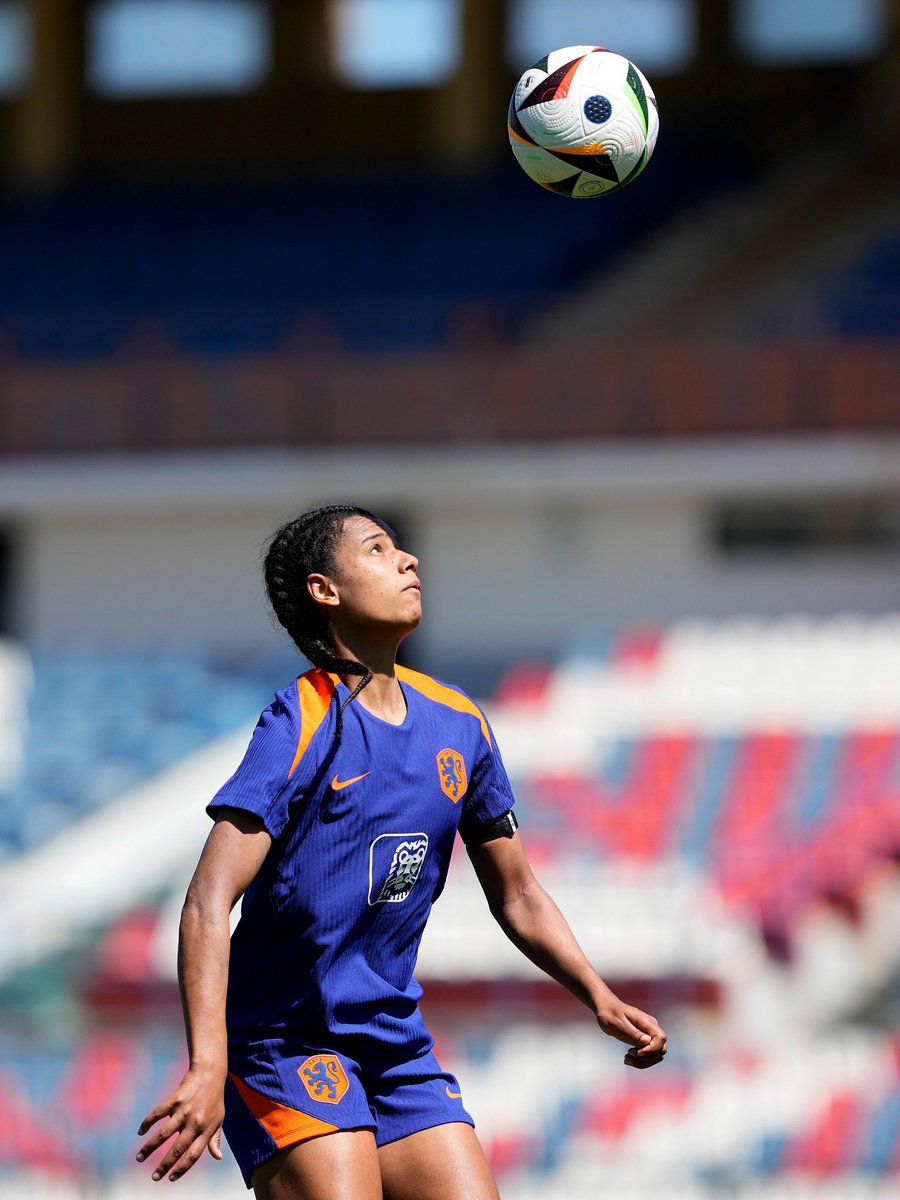 VeeraBarcaFem's tweet photo. Esmee Brugts in today's training session 🇳🇱 https://t.co/o88brIvxWm