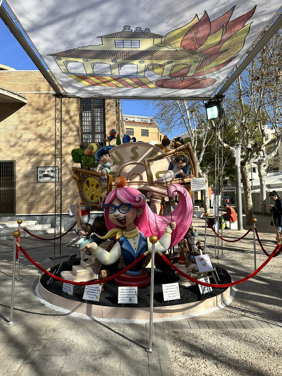 No podem deixar passar més sense mostrar-vos les falles plantades el passat març. 

#falles24