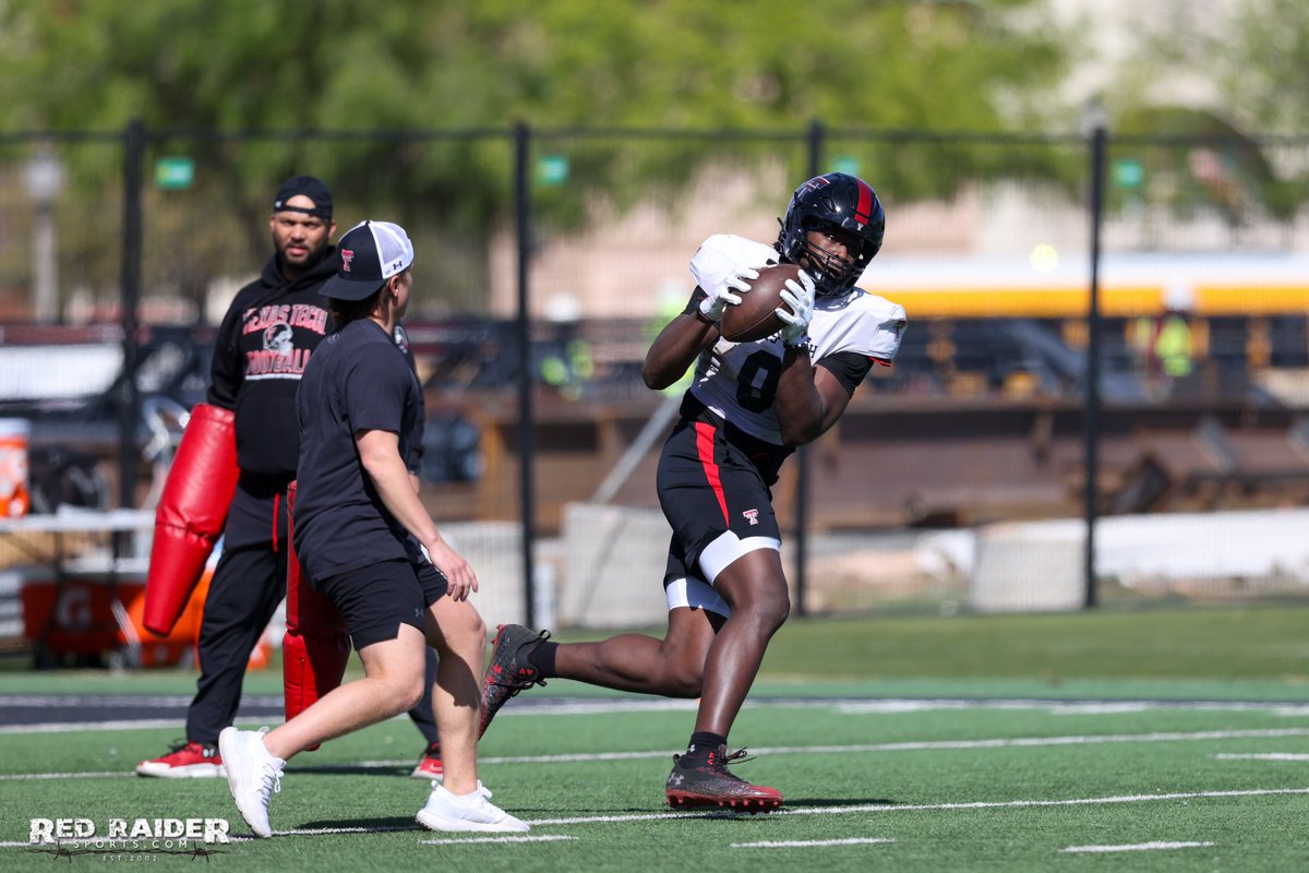 #TexasTech tight end Johncarlos Miller is a long way from home. 1,461 miles, in fact.

The Elon transfer has been turning heads throughout spring camp and he continues to get more comfortable in his new scenery.

More from Miller and his story here:
▶️ texastech.rivals.com/news/johncarlo…