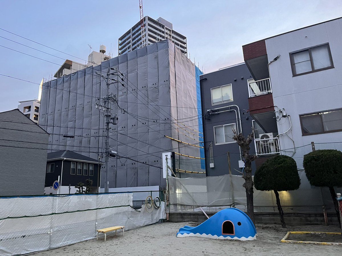 どんどん建設が進んでおります。（本日撮影）
この高さで7階だそうです。
地上15階建ての予定なのでまだ半分...