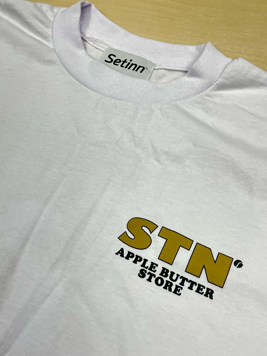 kamitora125's tweet photo. #世にも奇才なteeの世界
BEAMSのテニスにフォーカスして
ブラン��「Setin」と、
「ABS」のコラボTEE。
足元もテニシューである
〇irTech〇hallenge2風なデザインが
落としこまれているのも最高ですね👍
@APPLE_BUTTER_JP
#APPLEBUTTERSTORE
#アップルバターストア
#setinn
#pandex
#BEAMS https://t.co/a3Yj8LWLSC