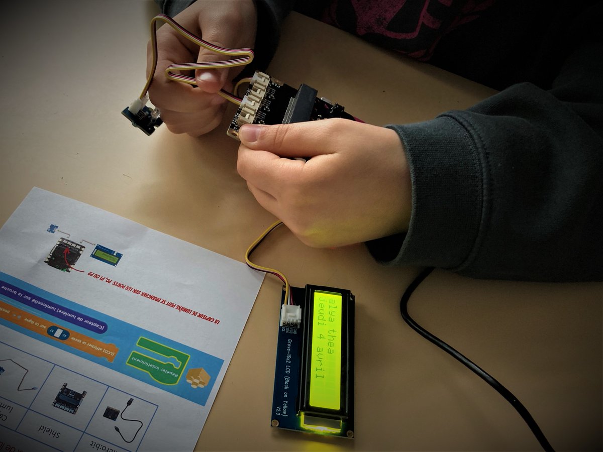 Numerique37's tweet image. 🌱Concevoir une #serre #connectée en CM1 CM2 ? Projet en cours avec les élèves de #Villandry ! 
Apprendre à programmer :
✅des cartes #microbit avec #vittascience
✅des écrans LCD, des capteurs (lumière /humidité)
carte @microbit_edu @Vittascience @dsden37 @Drane_ot @IENASH37