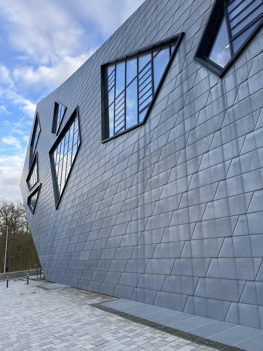 One week on from a great <a href="/ECPR/">European Consortium for Political Research</a> joint sessions workshop on conflict and climate action <a href="/leuphana/">Leuphana</a>. Contexts discussed incl. the Arctic, Austrian forestry, UNSC discourse &amp; Ghent's LEZ.
<a href="/jamespatt10/">James Patterson</a> + <a href="/ClimateJens/">Jens Marquardt</a> thanks for organizing!