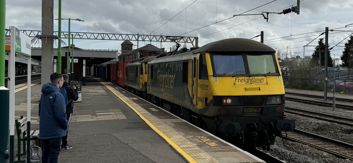 90043/042 4M63 0912 Felixstowe North F.L.T. to Trafford Park F.L.T. @ Nuneaton #class90