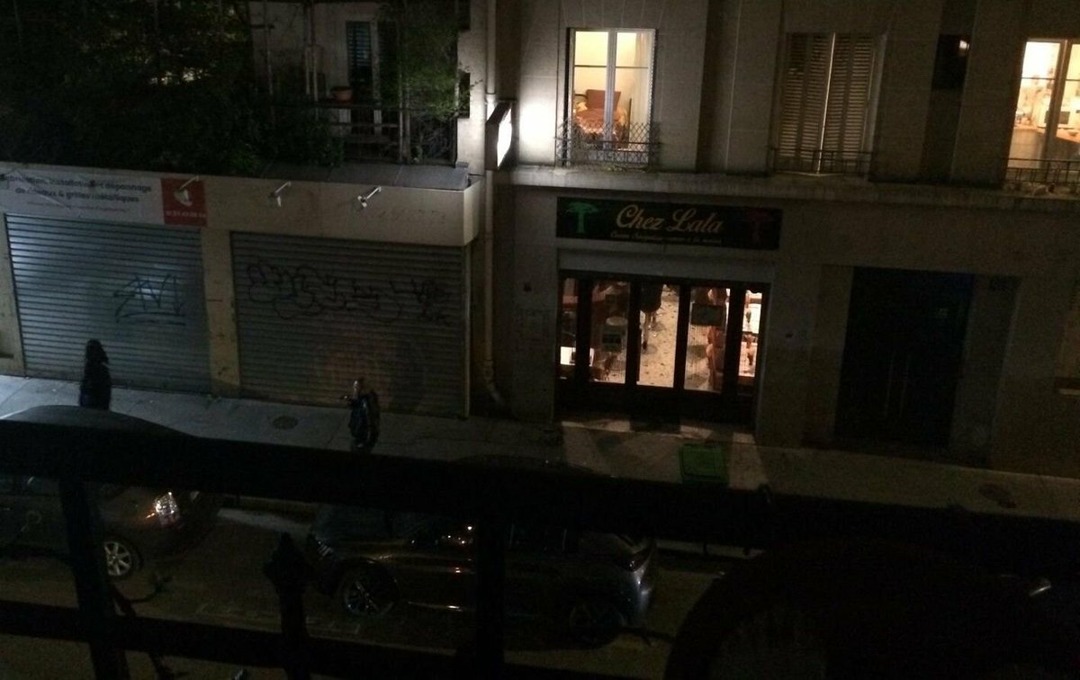 LeParisien_75's tweet photo. Trafic de drogue : à Paris, le ras-le-bol des habitants d’une rue plongée dans le noir par les dealers
➡️ https://t.co/7SEHU2lenm https://t.co/tUI97GqnnH