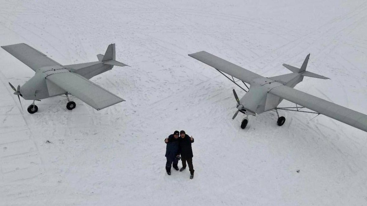 Ukraine 🇺🇦 for the first time used their new long range kamikaze drone the E-300 “Enterprise” that has a range of 3100km and a 300kg warhead on Russia There will be a lot of long range strikes on Russia as production increases