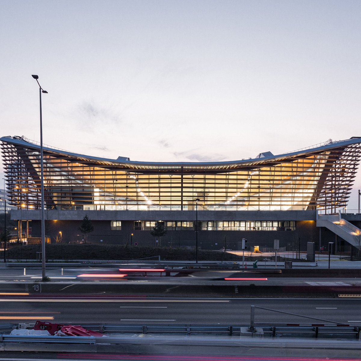 Ce jeudi 4 avril, le Centre aquatique olympique à Saint-Denis a été officiellement mis à disposition au Comité d’Organisation des Jeux Olympiques et Paralympiques de @Paris2024 🇫🇷 Une nouvel équipement pour les jeux à l'héritage prometteur 👉 olympics.com/fr/infos/jeux-…