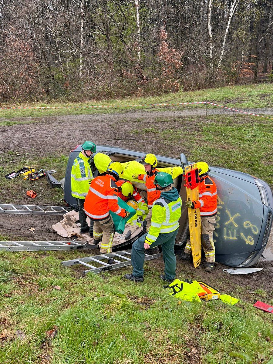 Thanks to @SYFR ⚪️ watch from Parkway FS for inviting our 3rd yr #studentparamedics to their #RTC exercise this morning. More great learning opportunities for our final year students, helping to prepare them for #prehospital care in complex environments. @jesip999