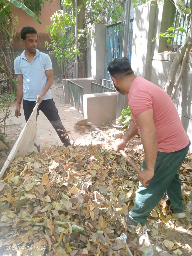 AAPMaheshkhichi's tweet photo. 4.4.24
आपकी सेवा मेरा विश्वास
#मेरा_वार्ड_मेरा_परिवार
स्थानीय नागरिकों की शिकायत पर ब्लॉक 7 गली न 2 देव नगर वाले पार्क की सफाई करवाई!
#ward84 #devnagar #देवनगर
#AAPDelhi #mcddelhi
🙏💐💐🙏
महेश कुमार खींची
पार्षद वार्ड 84 देवनगर
@ArvindKejriwal
@iamVisheshravi https://t.co/sBzSFspmcy