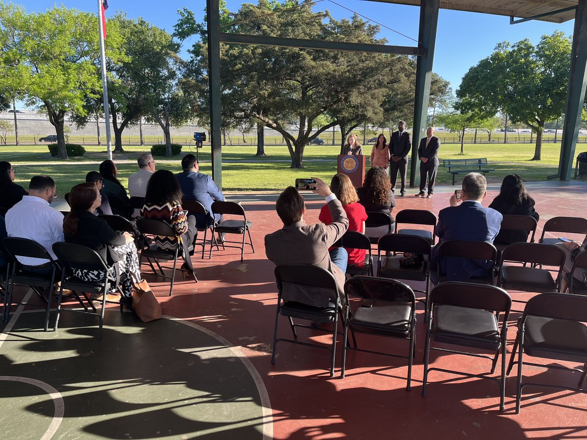 .<a href="/RepFletcher/">Rep. Lizzie Fletcher</a> and <a href="/LesleyBrionesTX/">Lesley Briones</a> highlighting $1,200,000 in federal funding to allow Harris County to develop safe pedestrian and cycling connections, parks and greenspace, and roadway safety features between communities on both sides of the Westpark Tollway in <a href="/alief/">Alief</a> <a href="/KHOU/">KHOU 11 News Houston</a>