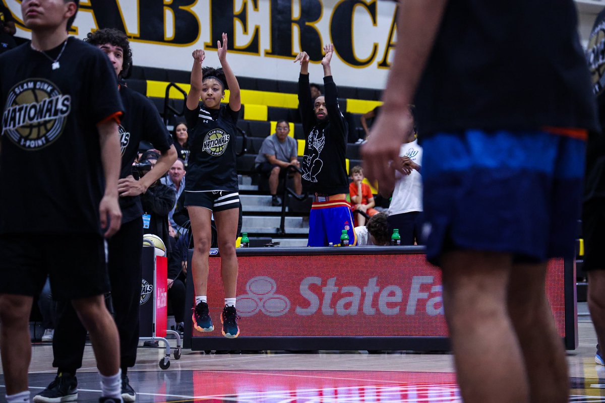 Highlights from the @IntersportHoops high school 3 point and dunk championship 📸 @AZSportsEnt