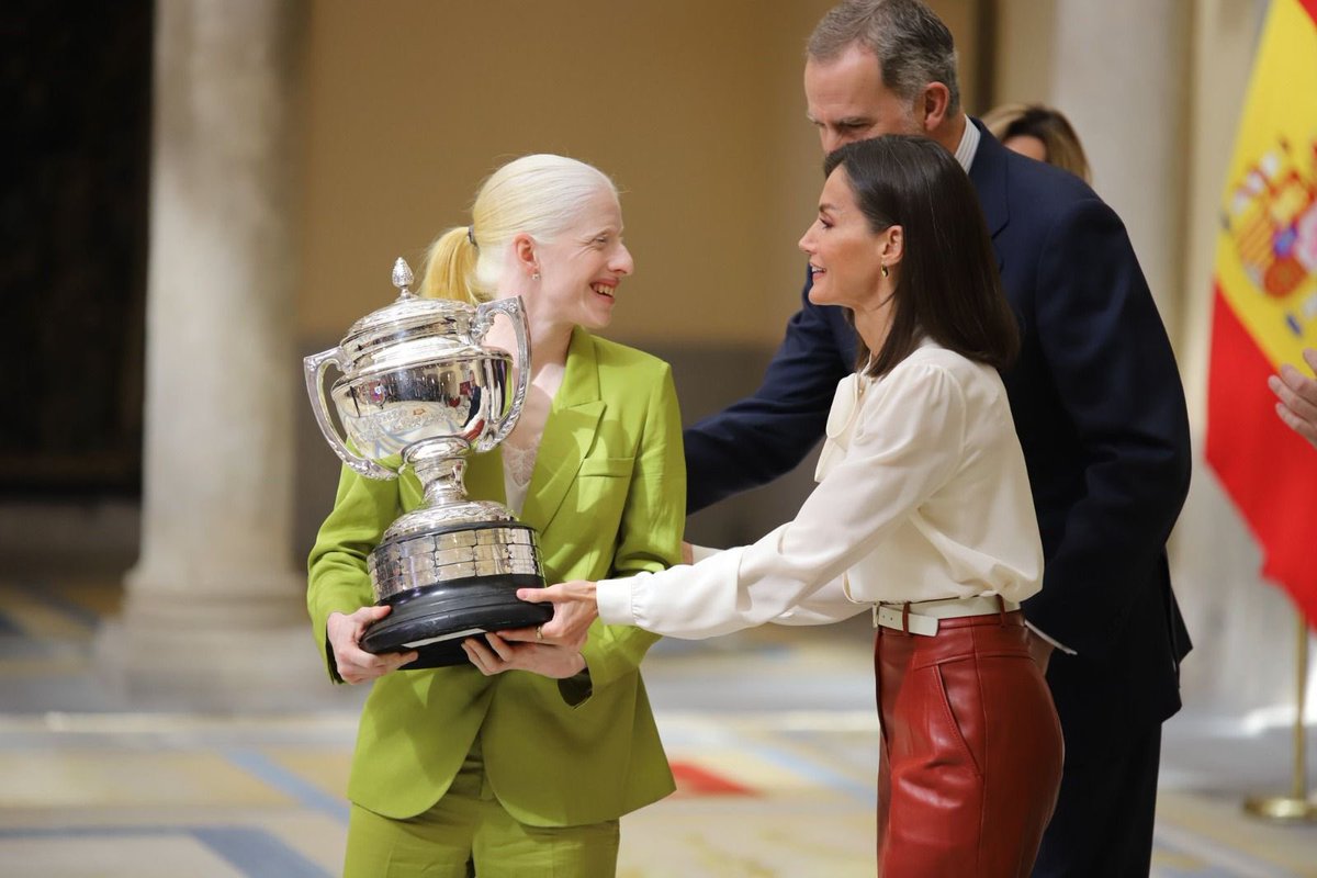 AlfonsoRuedaGal's tweet photo. Querida @srgacio, poucas persoas merecen máis ca ti este Premio Reina Letizia dos #PremiosNacionalesDelDeporte. A primeira vez que unha deportista con discapacidade recibe este recoñecemento. Orgullosos é pouco. Parabéns e moita forza para todo o bo que queda por vir! 💪 https://t.co/e6hzBTXskF