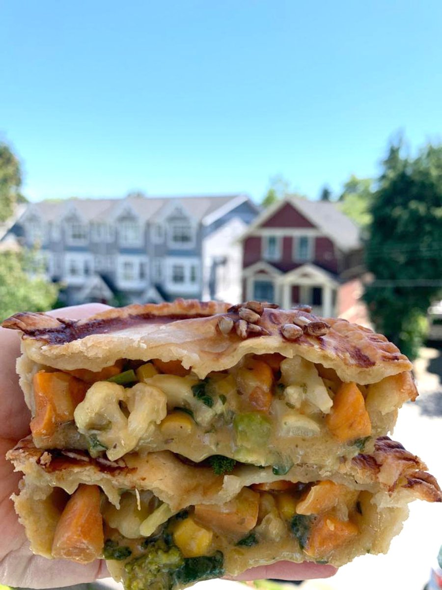 brEAThe_kitchen's tweet photo. BREATHE KITCHEN 🌱 ENJOY ON THE PIE-TIO!⁠
⁠Can you believe this is a Farmer's Medley  pie? It is one of our best sellers and definitely a family pleaser - filled with all the goodness of veggies like broccoli , cauliflower , yam , spinach and corn - all in yummy gravy!⁠ ⁠
⁠ https://t.co/dKcXkXP94T
